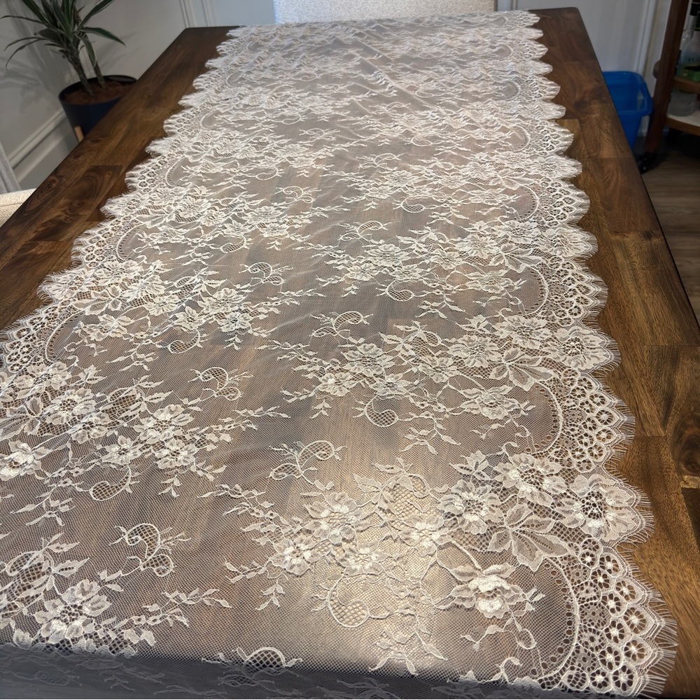 Like New White Floral Lace Fabric Table Runner 28"x58" Scalloped Edges Fairycore